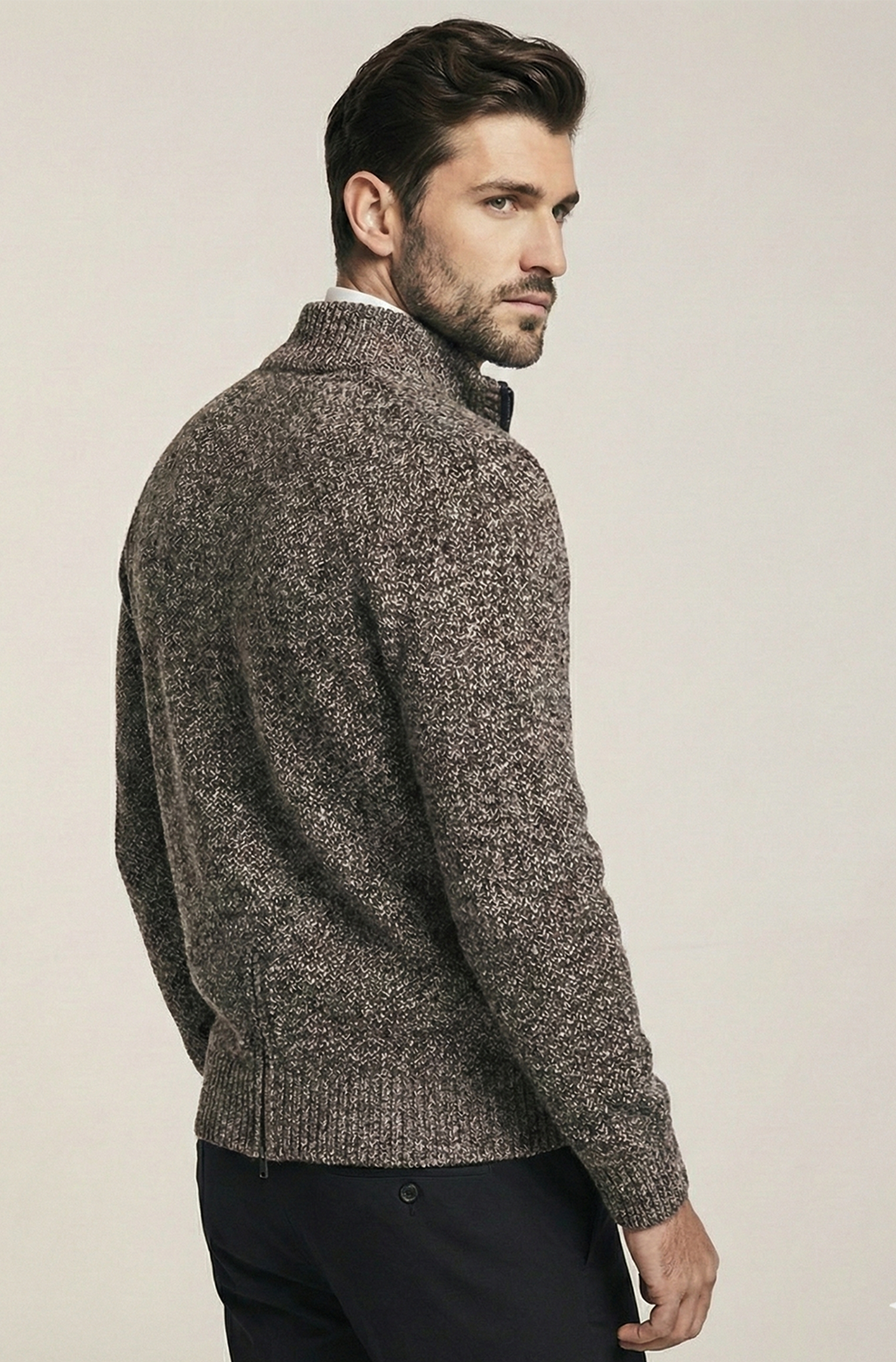 Stickad Jacka med Hög Krage och Geometriskt Mönster | Viktor – Brun