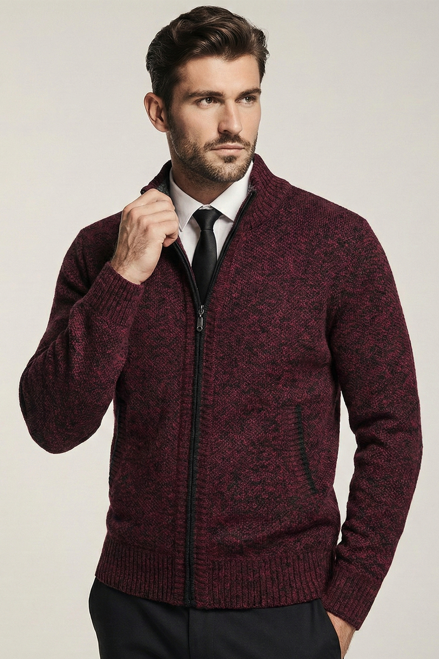 Stickad Jacka med Hög Krage och Geometriskt Mönster | Kasper – Vinröd