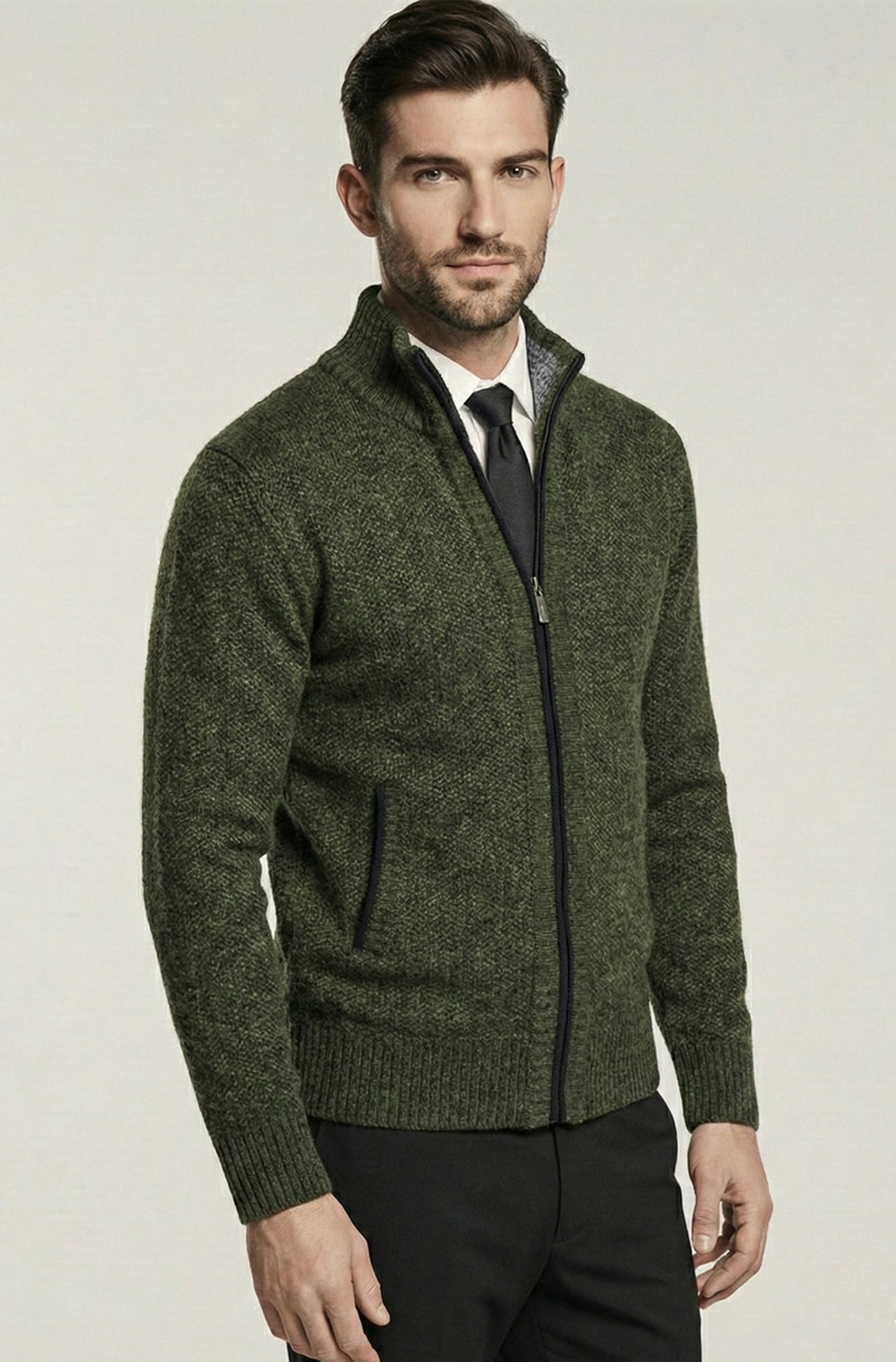 Stickad Jacka med Hög Krage och Geometriskt Mönster | Emil – Mörkgrön