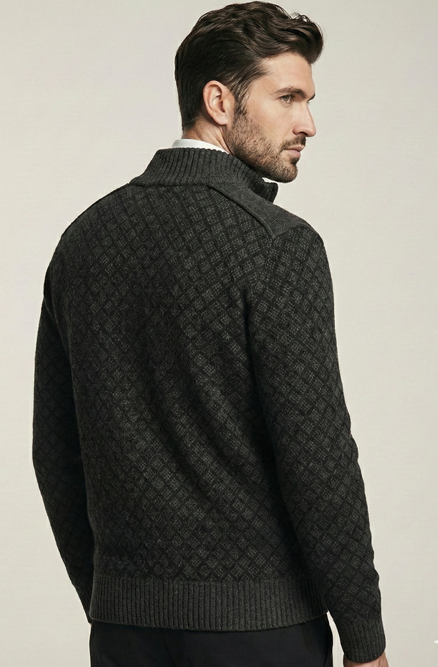 Stickad Jacka med Hög Krage och Geometriskt Mönster | Johan – Svart